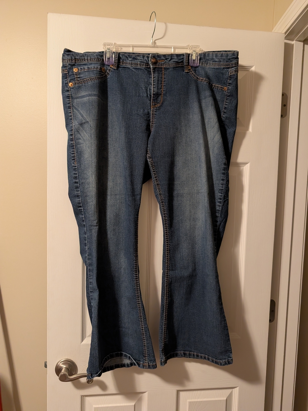 Women’s Flare Jeans in Medium Blue Wash - Classic Wide Leg